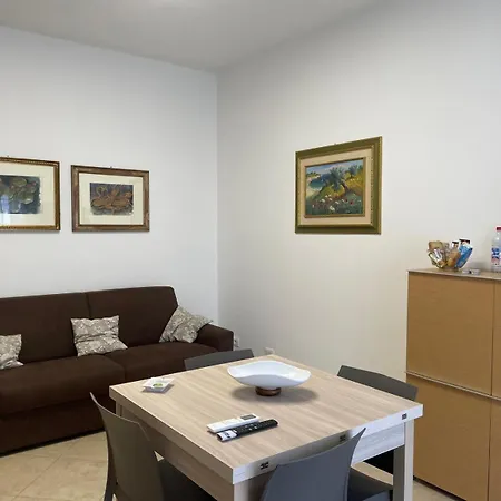Domus Atenea Apartman *