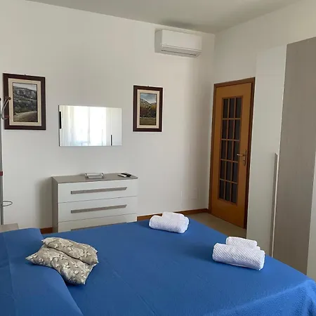 Domus Atenea Apartman